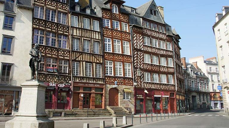 A highly historic city, Rennes boasts the highest number of medieval timber-framed houses in the Brittany region. // © 2017 Creative Commons user hectorlo