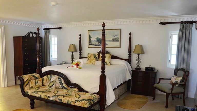 An Imperial Suite cottage guestroom // © 2016 Parm Parmar