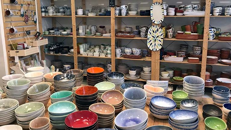 Ceramicas na Linha offers shoppers a treasure trove of locally made Portuguese ceramics. // © 2018 Valerie Chen