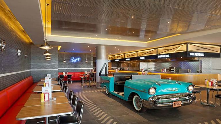 Chevys resembles an American diner. // © 2016 Hyatt Ziva Cancun