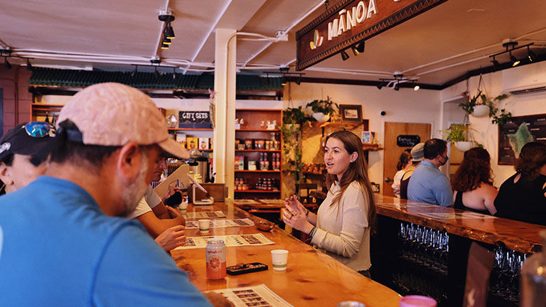 Clients who don’t have time for the full tour can enjoy a complimentary guided chocolate tasting at Manoa.