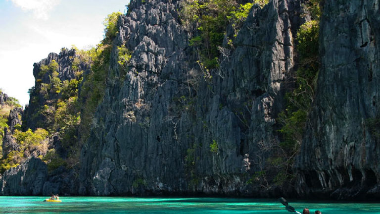 El Nido Resorts’ four locations each operate their own sewage treatment plant to ensure no raw sewage is expelled into the sea. // © 2017 iStock