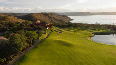 Guests can golf at the 18-hole, par-72 Arnold Palmer-designed course. // © 2015 Four Seasons Resort Costa Rica at Peninsula Papagayo 2