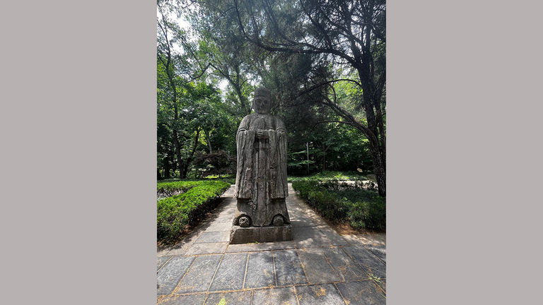 Near the Zijin Mountain Scenic Area is Ming Xiaoling Mausoleum, a UNESCO World Heritage Site that features several outdoor sculptures.