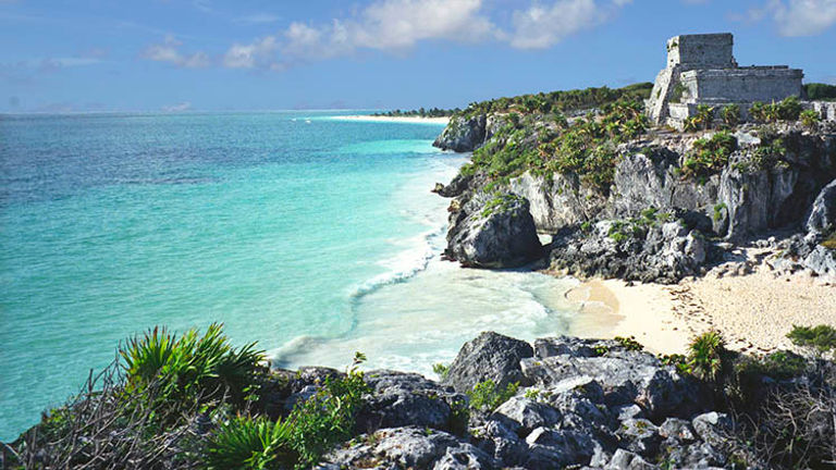 One of Tulum’s most well-known attractions is its group of pre-Hispanic ruins. // © 2016 iStock