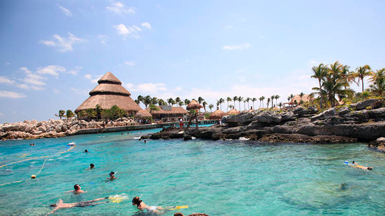 The eco park Xcaret offers snorkeling activities. // © 2016 iStock