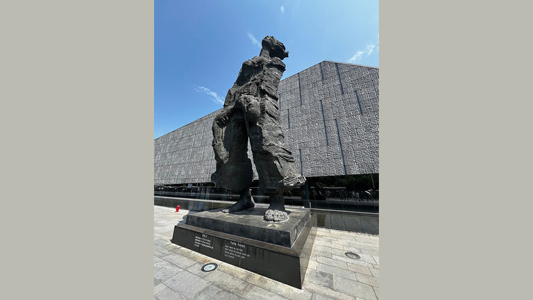 the Nanjing Massacre Memorial Hall recognizes the victims of the Nanjing Massacre, which took place between 1937 and 1938.