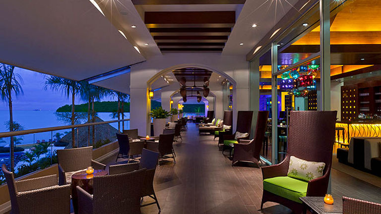 The Oasis Bar is one of three bars on the property. // © 2016 The Westin Playa Bonita Panama