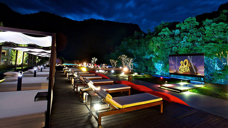 The property offers outdoor movies screenings for guests.