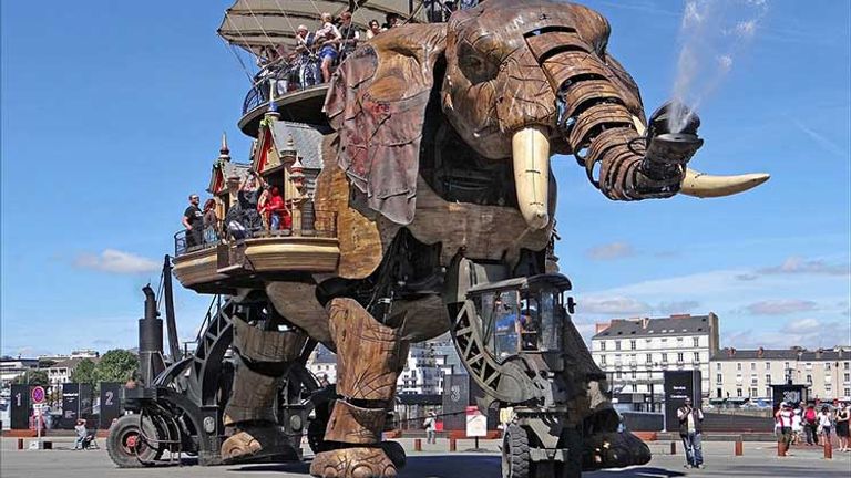 The tour of the city will continue with a visit to the Machines of the Isle of Nantes — an artistic contemporary exhibit featuring a gigantic, mechanical elephant. // © 2017 Creative Commons user dalbera