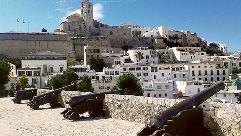 There’s something historical to see in every corner of Dalt Vila, such as these cannons, once used to protect the town’s walls. // © 2018 Creative Commons user ivan1311