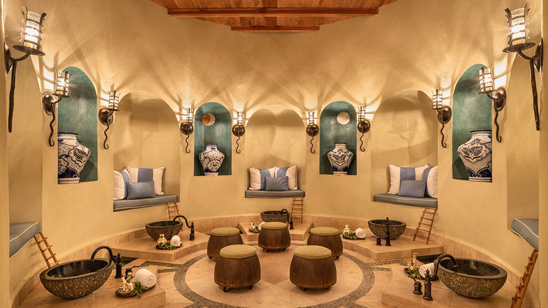 Waldorf Astoria Los Cabos Pedregal hosts Wellness Weekends that include spa treatments.